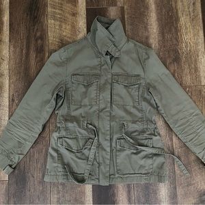 Gap Lightweight Coat with a built-in belt
Size: Medium
Color: Khaki Green